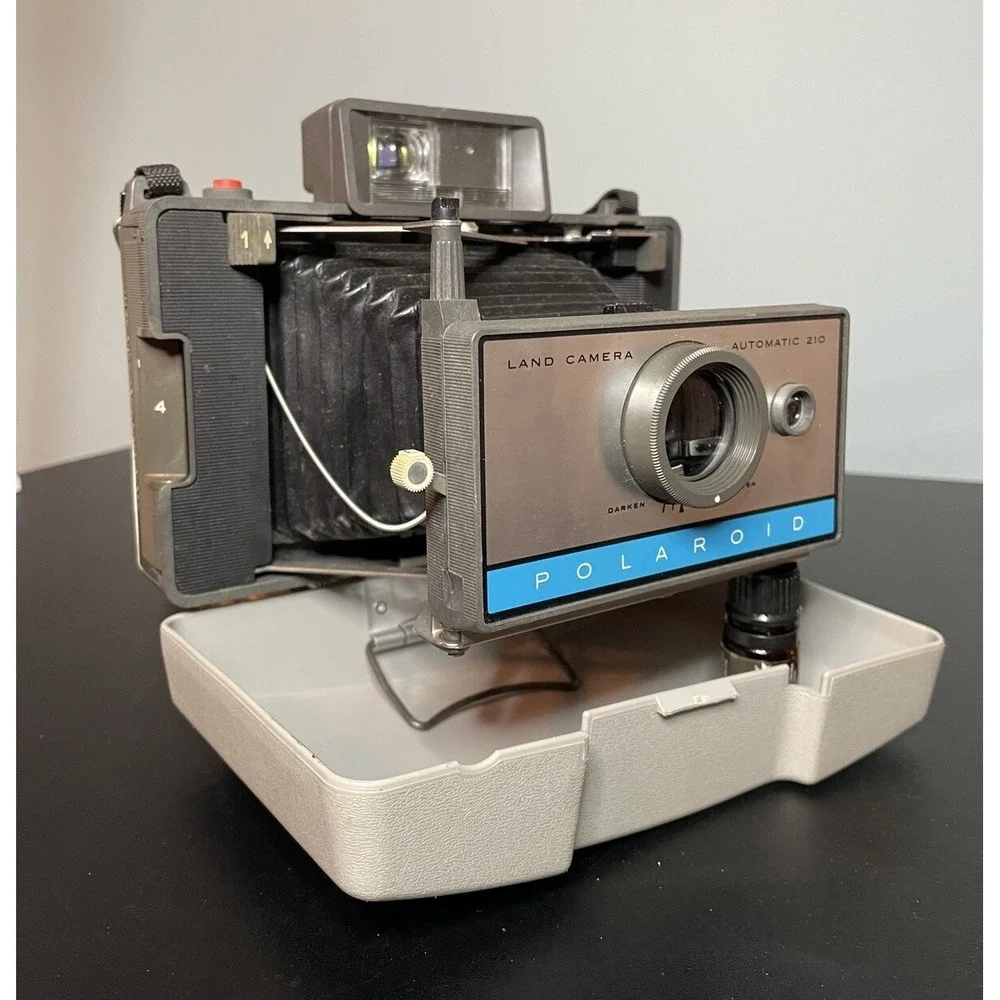 Polaroid Automatic 210 Land Camera With User's Manual & Literature Untested